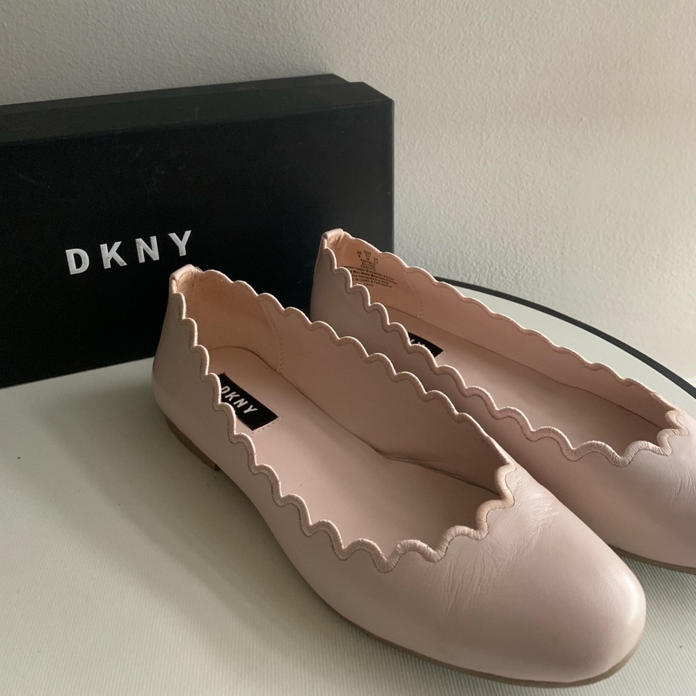 DKNY flats
